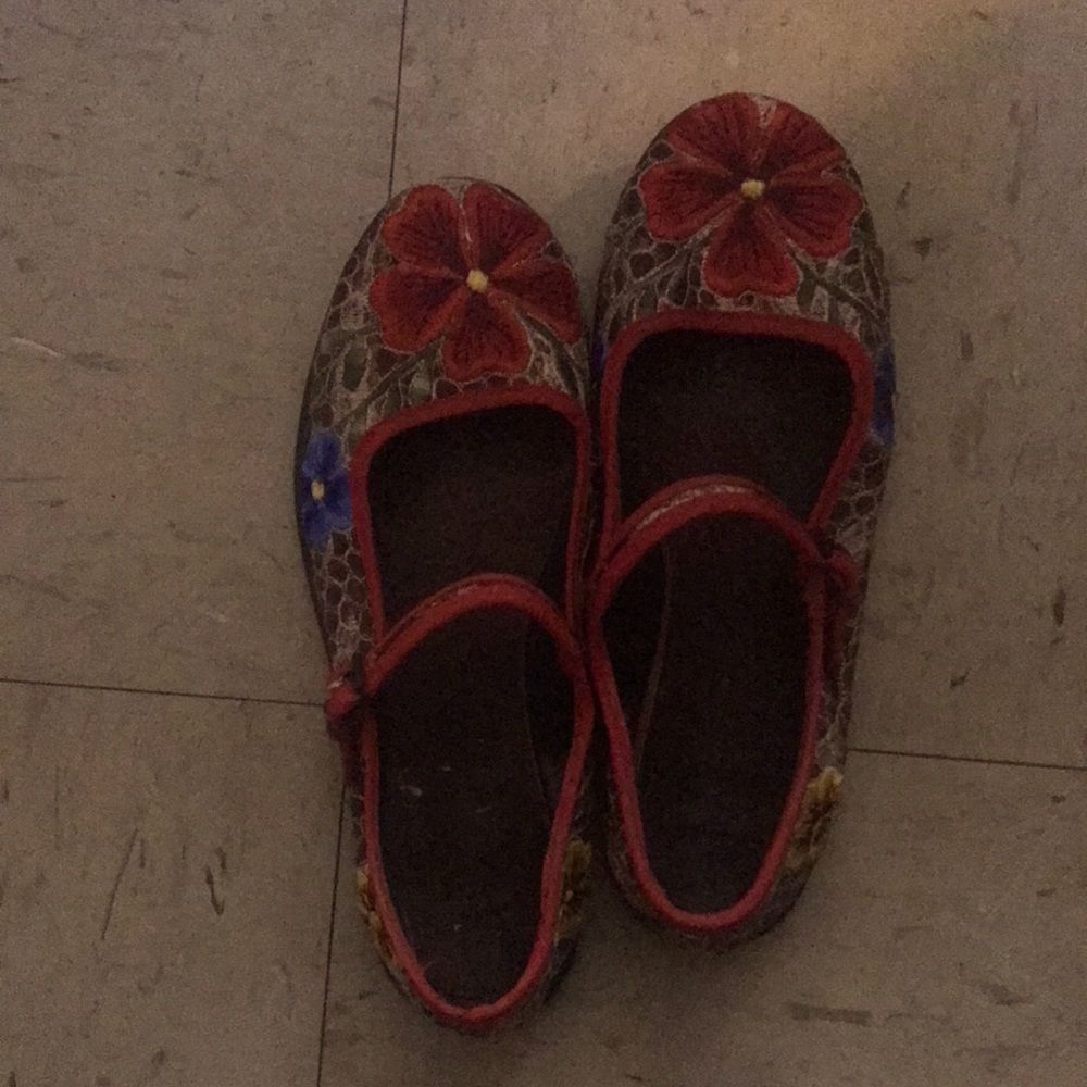 Multicolored 6.5 slipper shoes